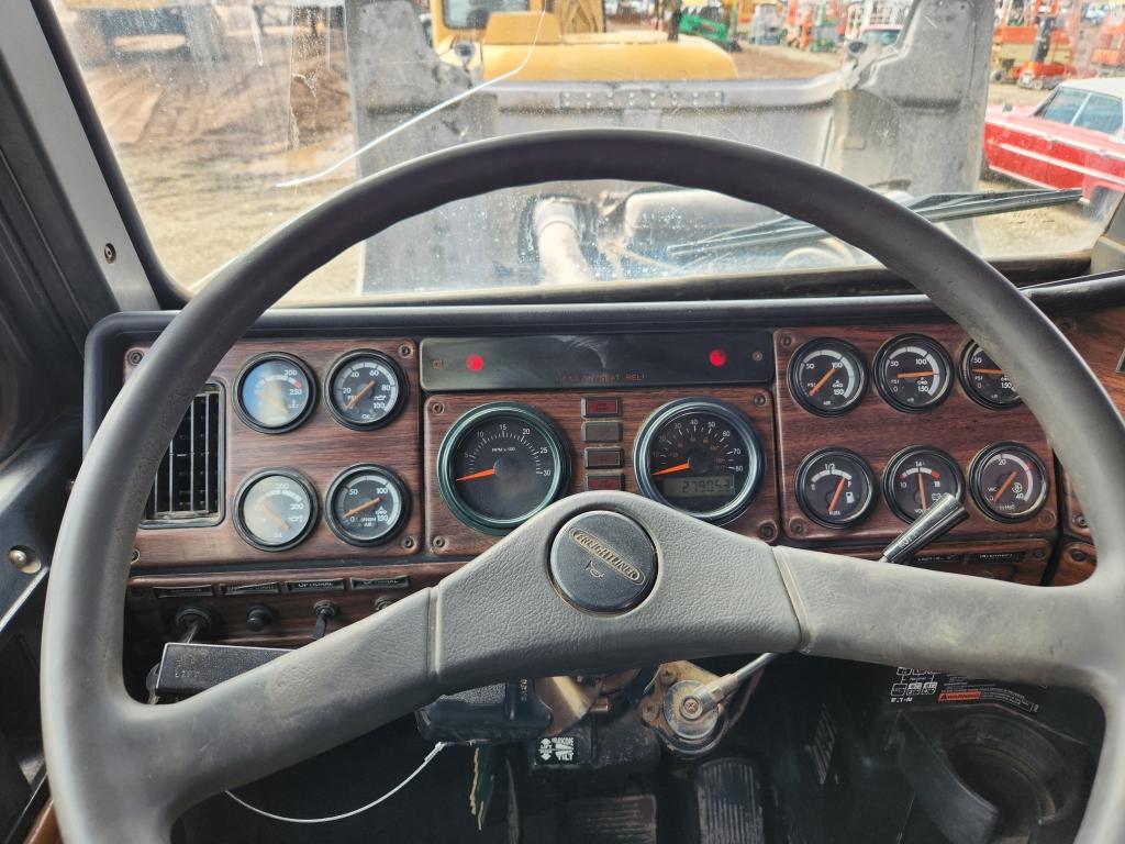 1999 Freightliner Day Cab Truck Tractor