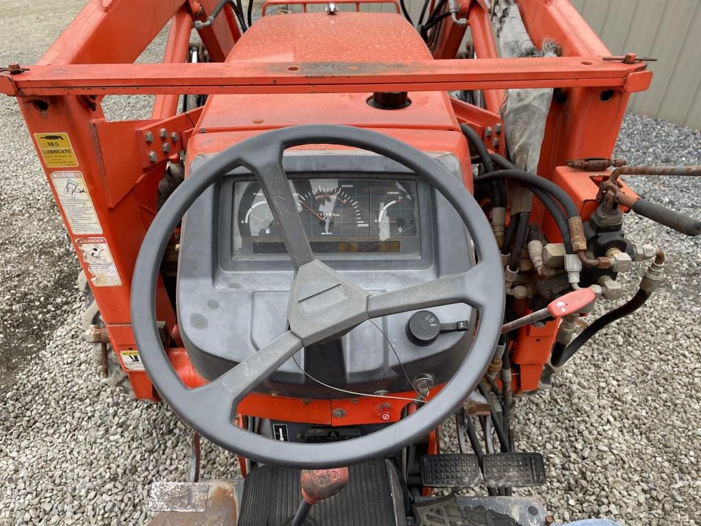 Kubota M4700 Tractor
