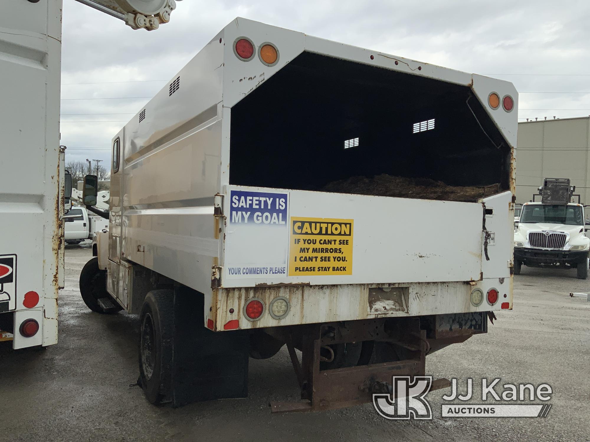 (Fort Wayne, IN) 2009 GMC C6500 Chipper Dump Truck Runs & Moves) (Dump Inoperable, Major Brake Issue