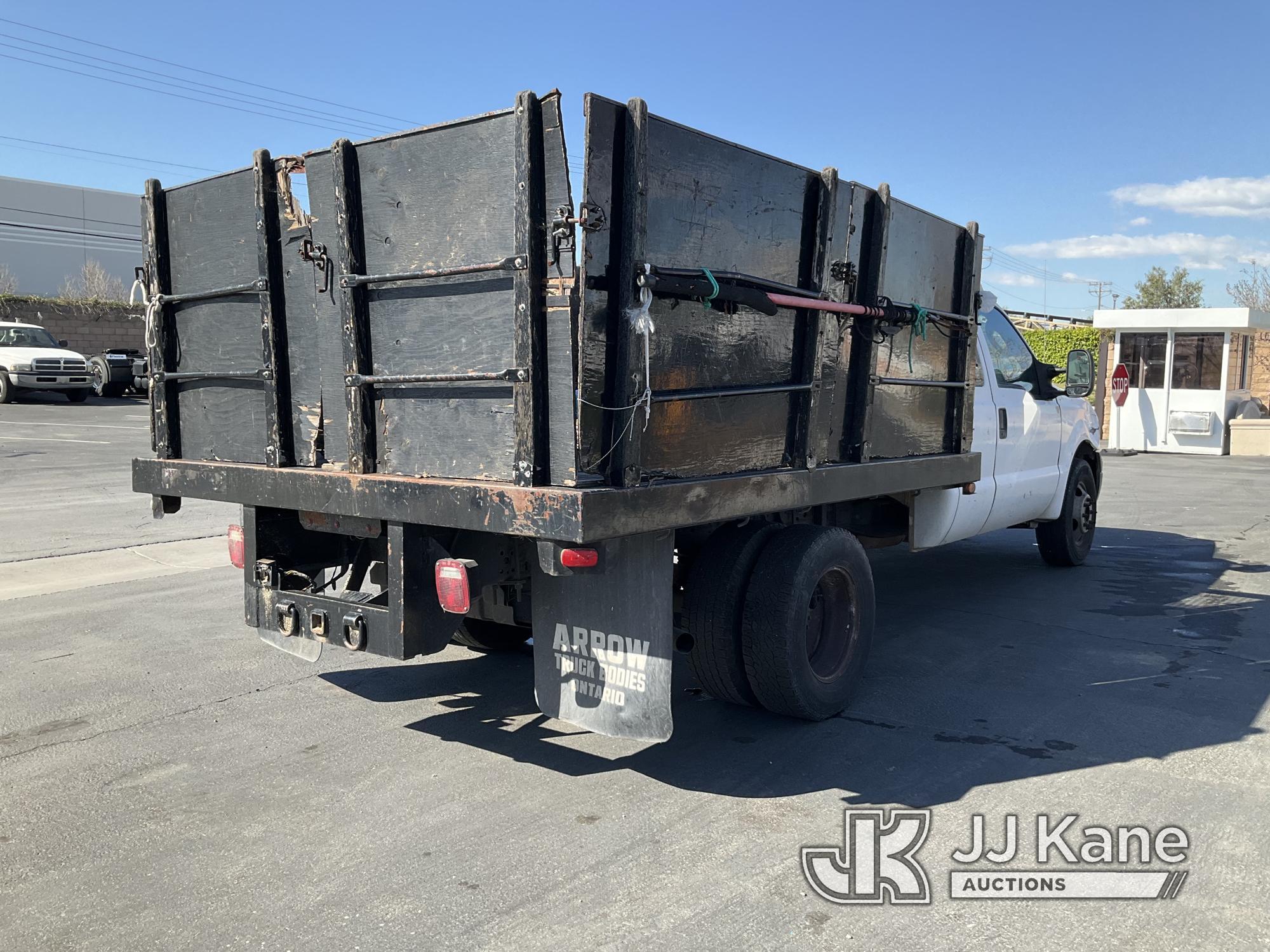 (Jurupa Valley, CA) 2005 Ford F350 Extended-Cab Stake Truck Runs & Moves With Jump, bad Battery, Run