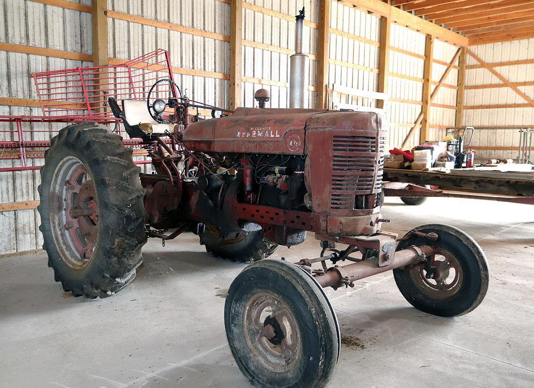 Farmall M Wide-front, gas tractor w/ good rubber, pto & rear hydraulics, sn: 116957