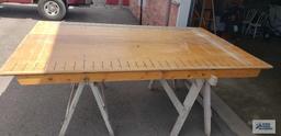 Lot of wall covering and wall covering cutting table