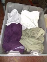 BL- Linens, Sheets, Blanket w/ Tub