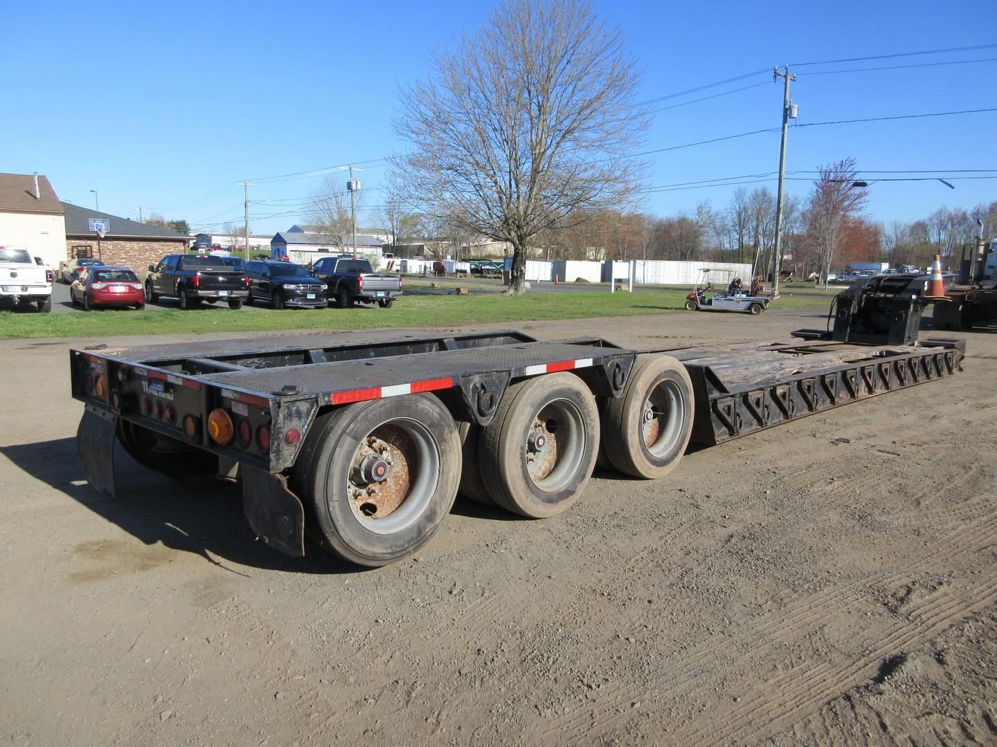 2009 Trail King Tri/A Lowbed Trailer