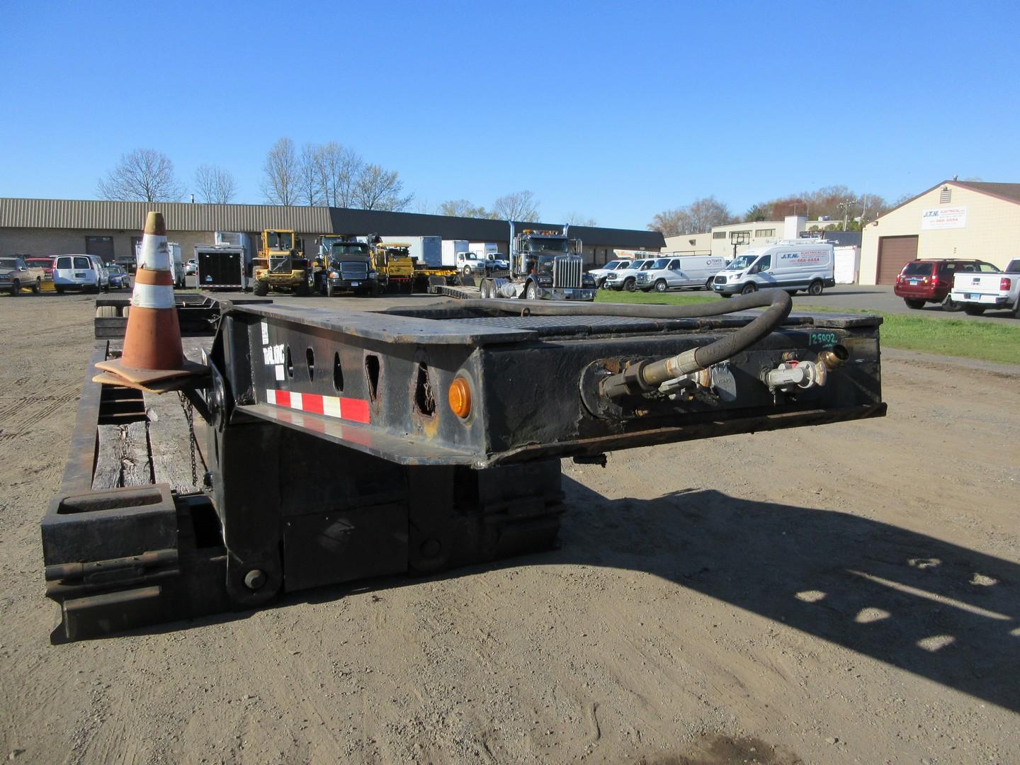 2009 Trail King Tri/A Lowbed Trailer