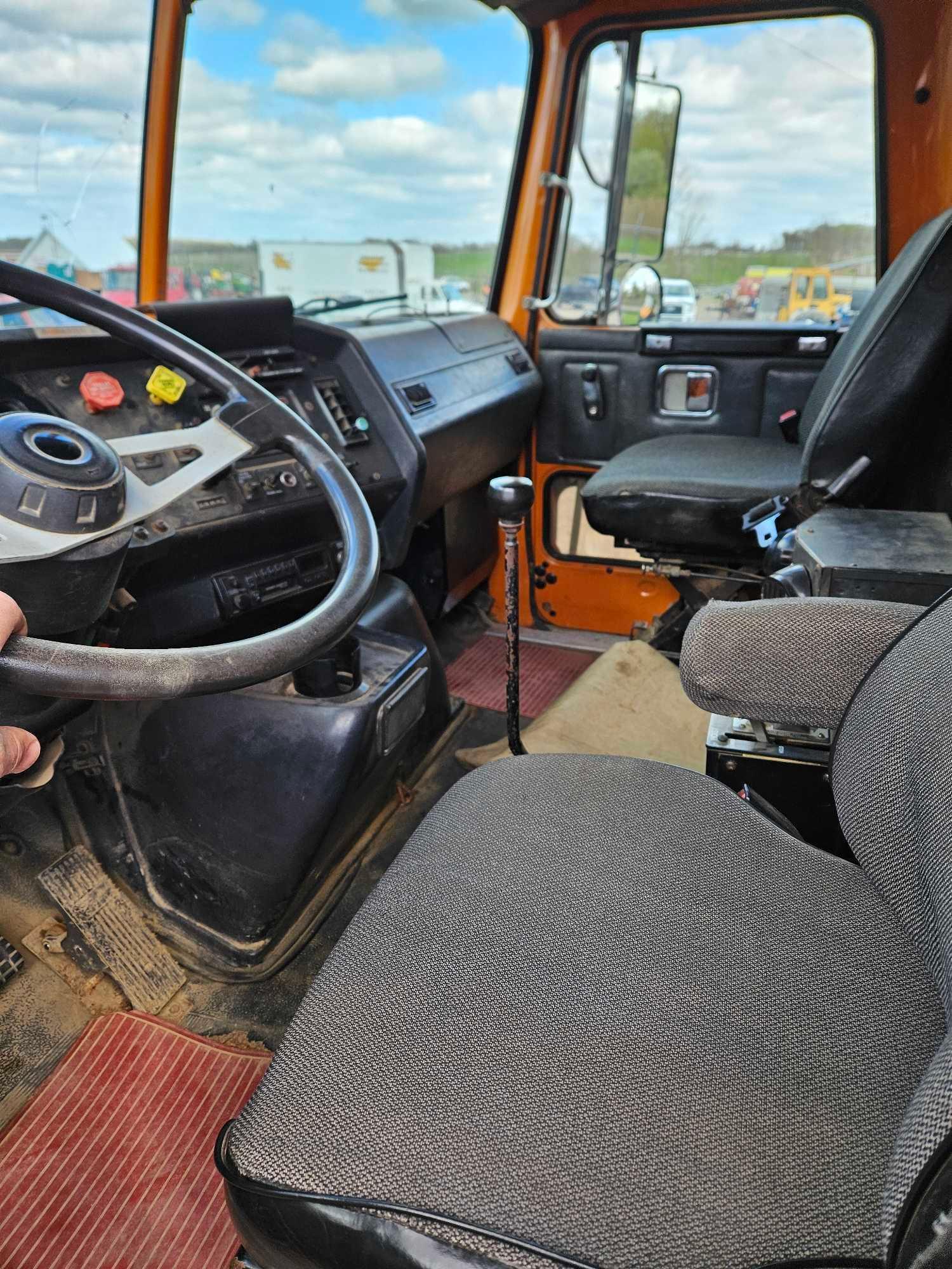 1994 Volvo GMC dump truck, air brakes, runs