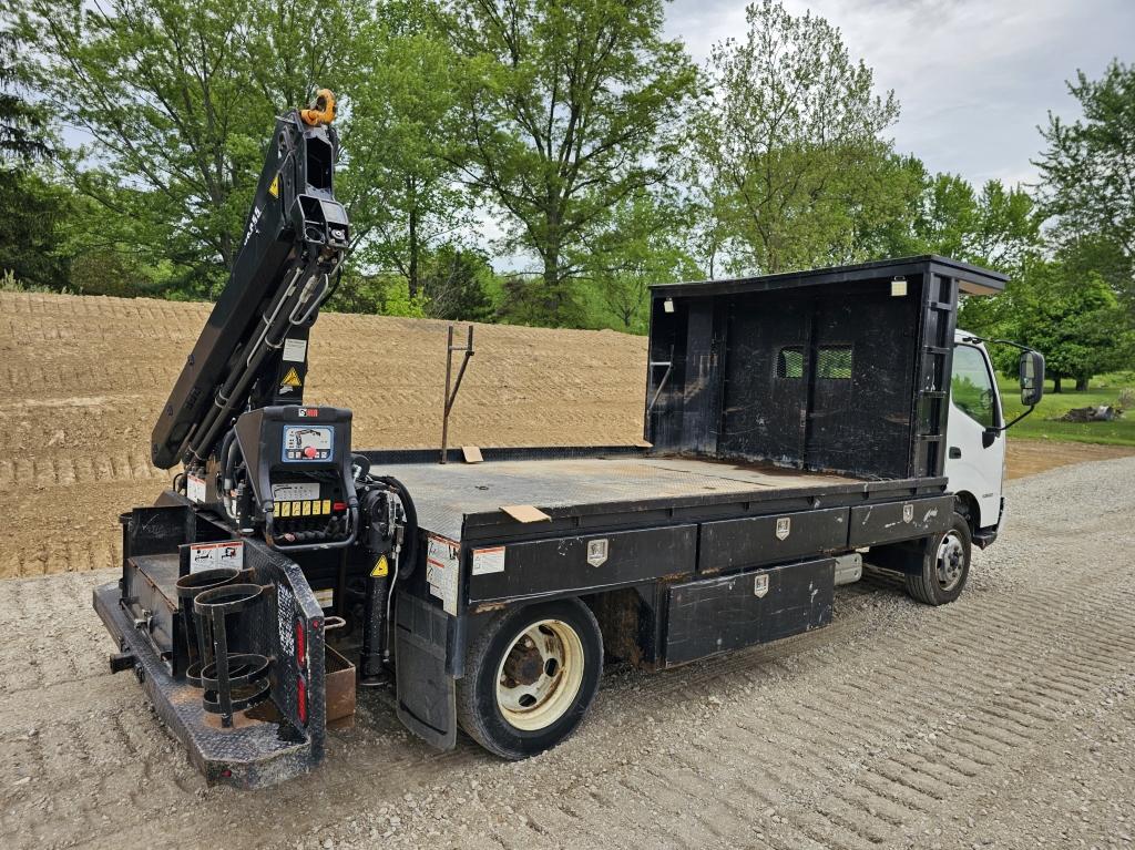 2018 Hino 195 Flatbed Crane Truck