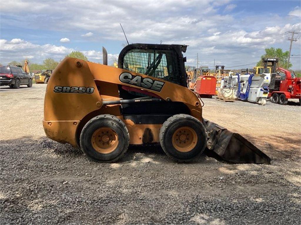 2013 CASE SR250 SKID STEER LOADER