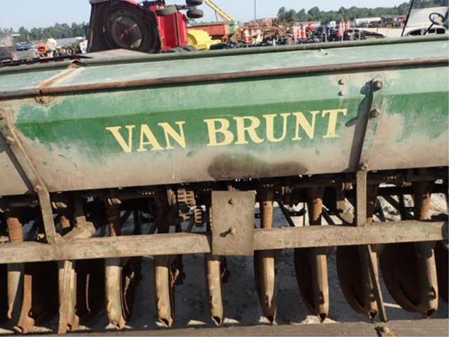 John Deere Van Brunt Grain Drill 17 Drops