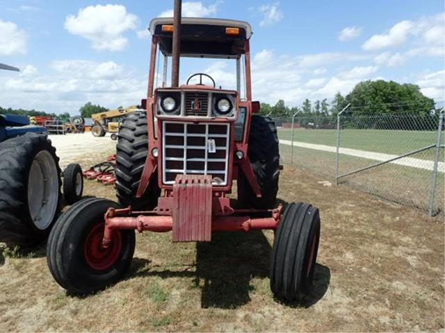 International Harvester 1086  Diesel Tractor