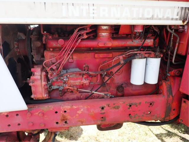 International Harvester 1086  Diesel Tractor