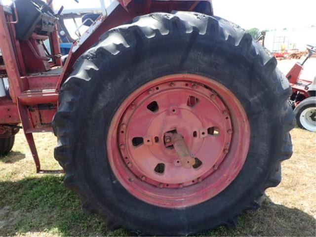 International Harvester 1086  Diesel Tractor