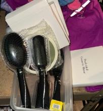 New Cosmetic Mirrors and Hair Brushes