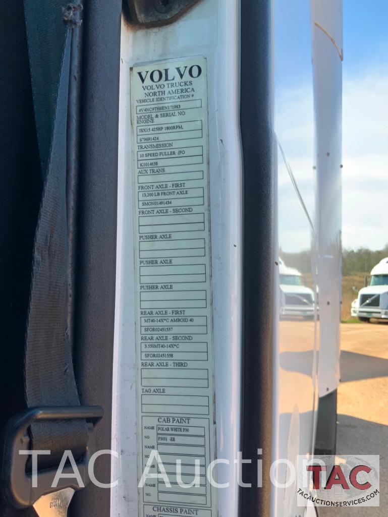 2014 Volvo VNL Sleeper Truck