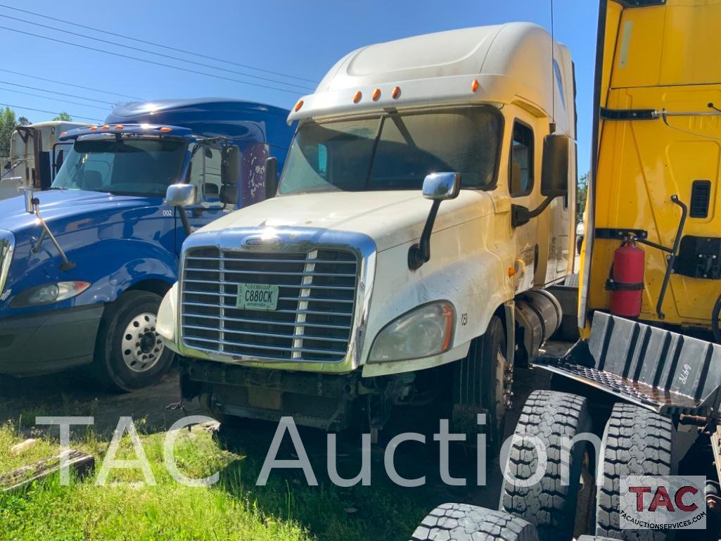 2012 Freightliner Cascadia 125 Sleeper Truck