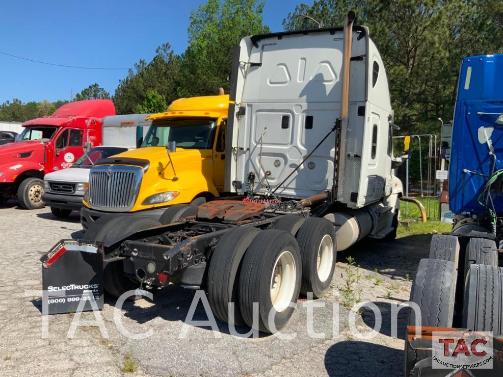 2012 Freightliner Cascadia 125 Sleeper Truck