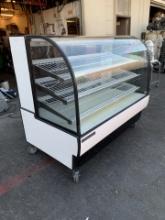 True 60" Curved Glass DRY Bakery Display Case
