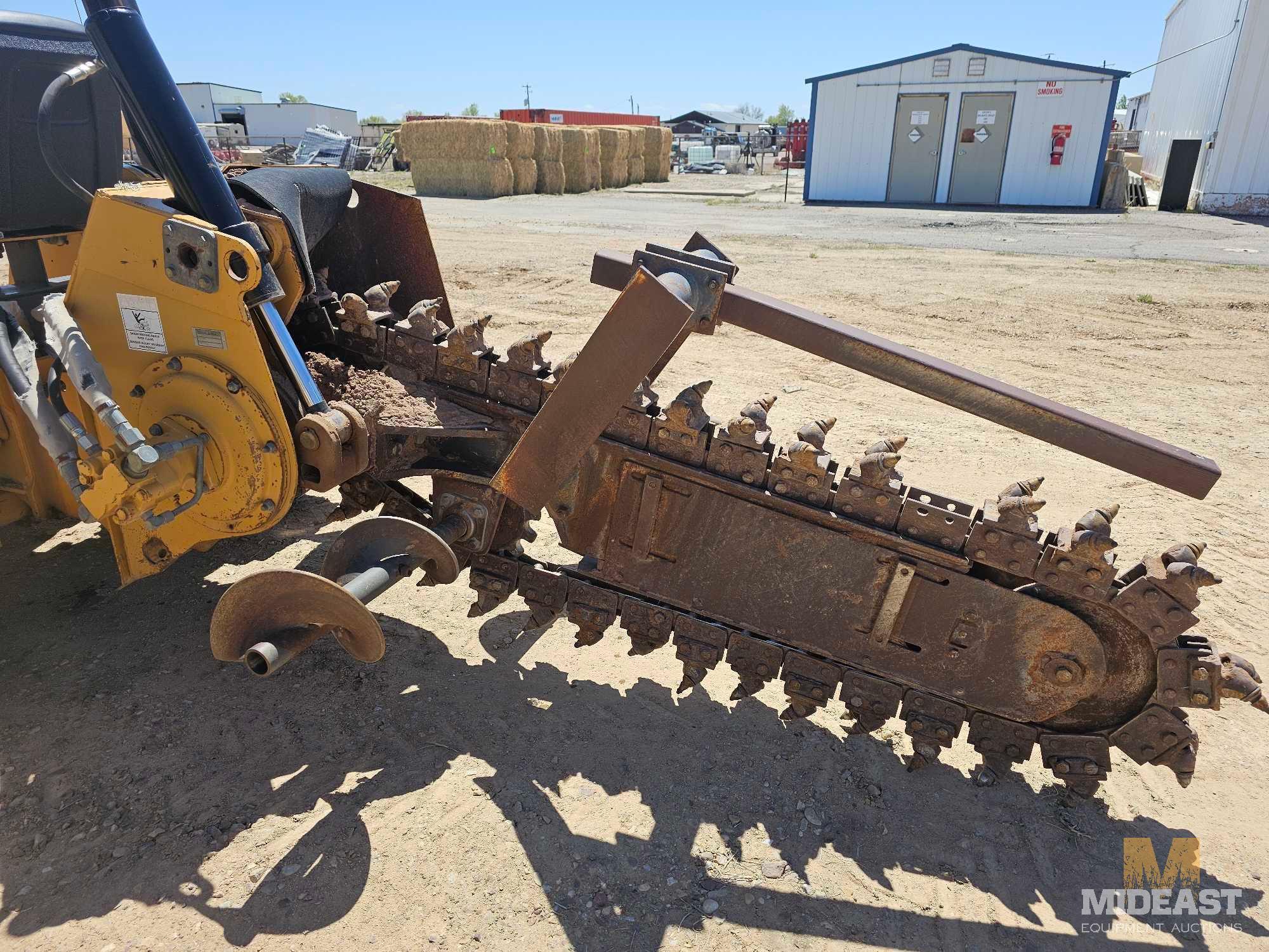 CASE 560 Trencher