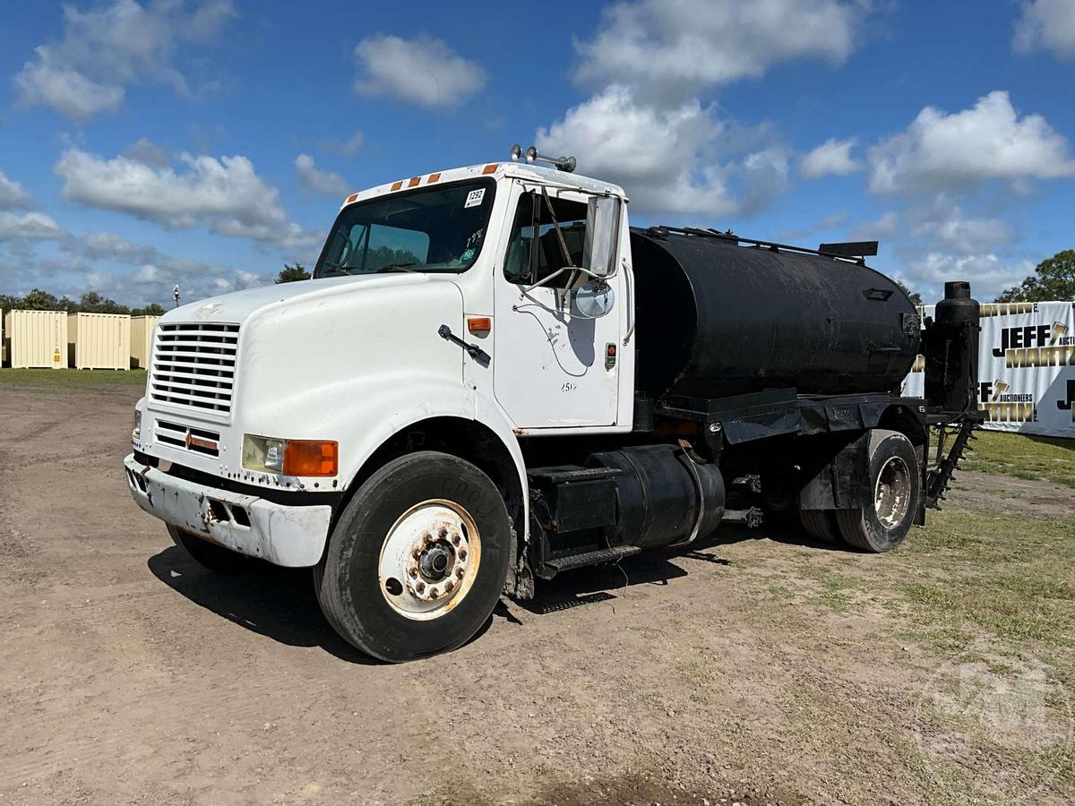 1990 INTERNATIONAL 8100 VIN: 1HTHBGEN4LH257892 S/A ASPHALT DISTRIBUTOR TRUCK