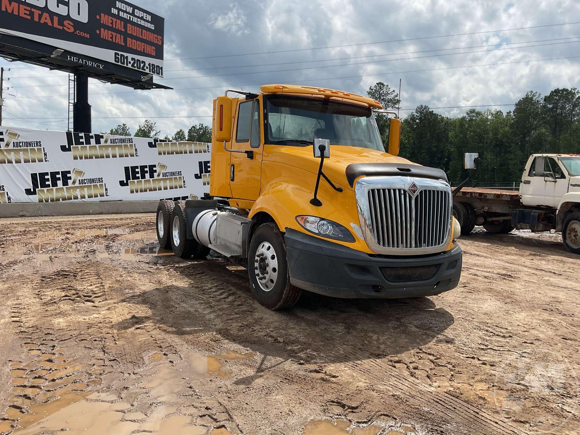 2015 INTERNATIONAL LF687 TANDEM AXLE DAY CAB TRUCK TRACTOR VIN: 1HSDJAPR8FH602073