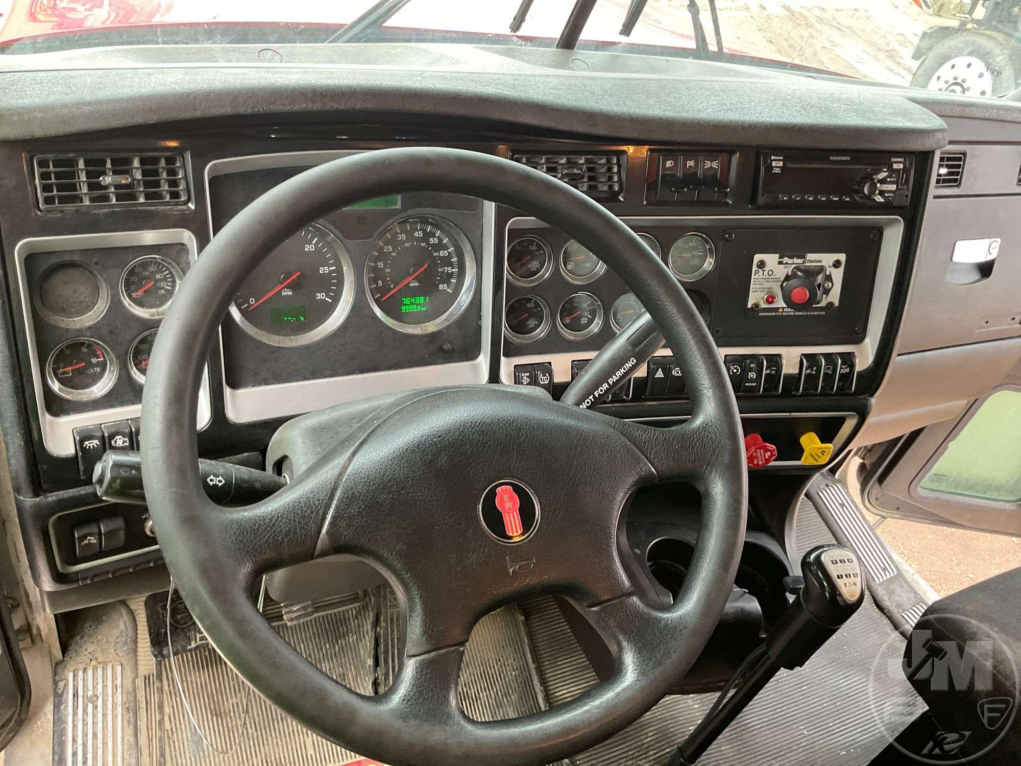 2019 KENWORTH W900 SERIES TANDEM AXLE DAY CAB TRUCK TRACTOR VIN: 1XKWD49X8KJ245832
