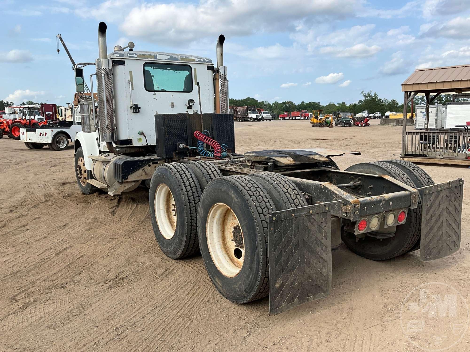 2005 INTERNATIONAL 9900I TANDEM AXLE DAY CAB TRUCK TRACTOR VIN: 3HSCHAPR55N028656