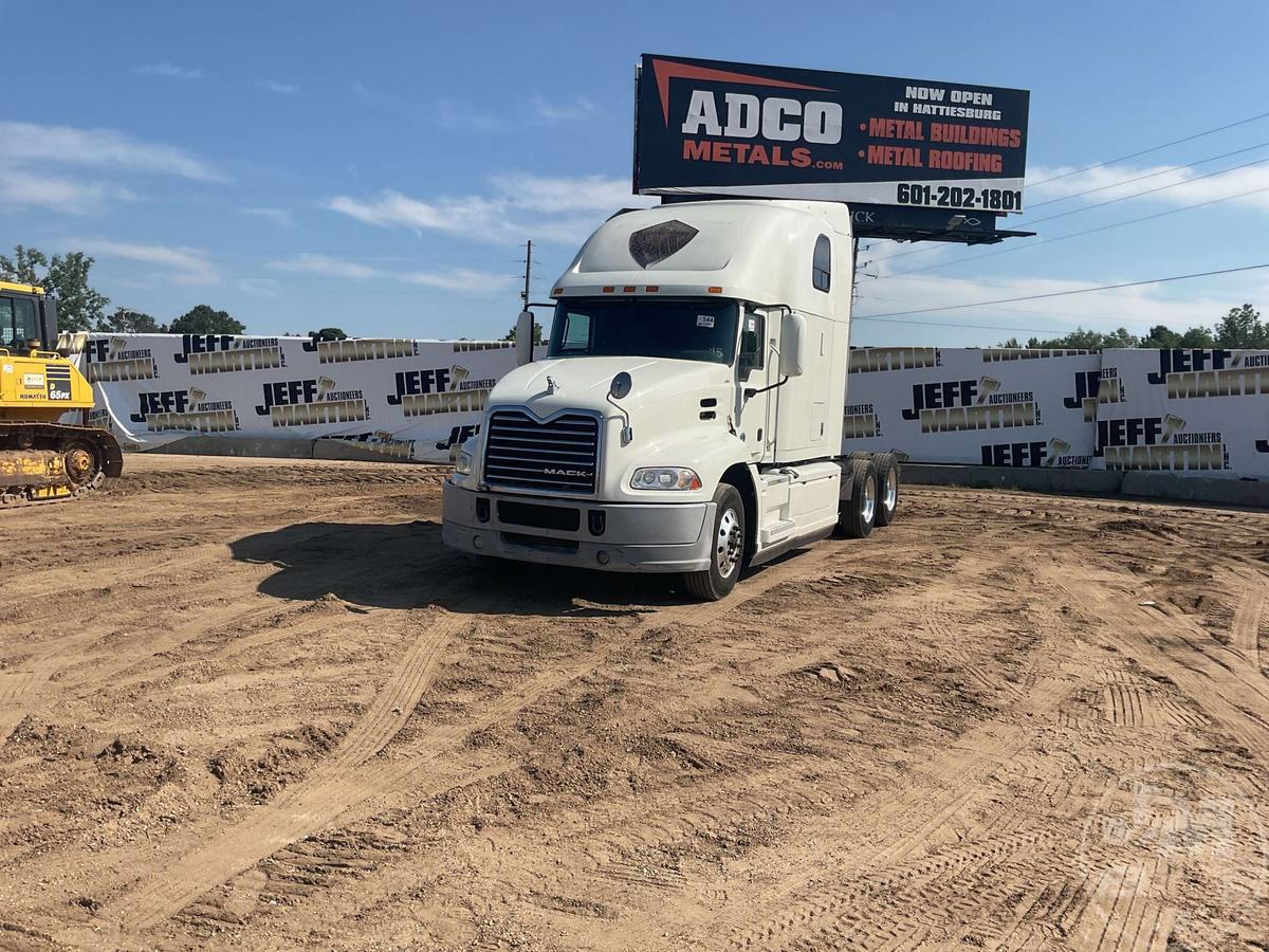 2015 MACK CXU613 TANDEM AXLE TRUCK TRACTOR VIN: 1M1AW21Y6FM049238