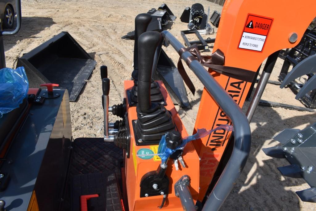 AGT Industrial LH12R Mini Excavator