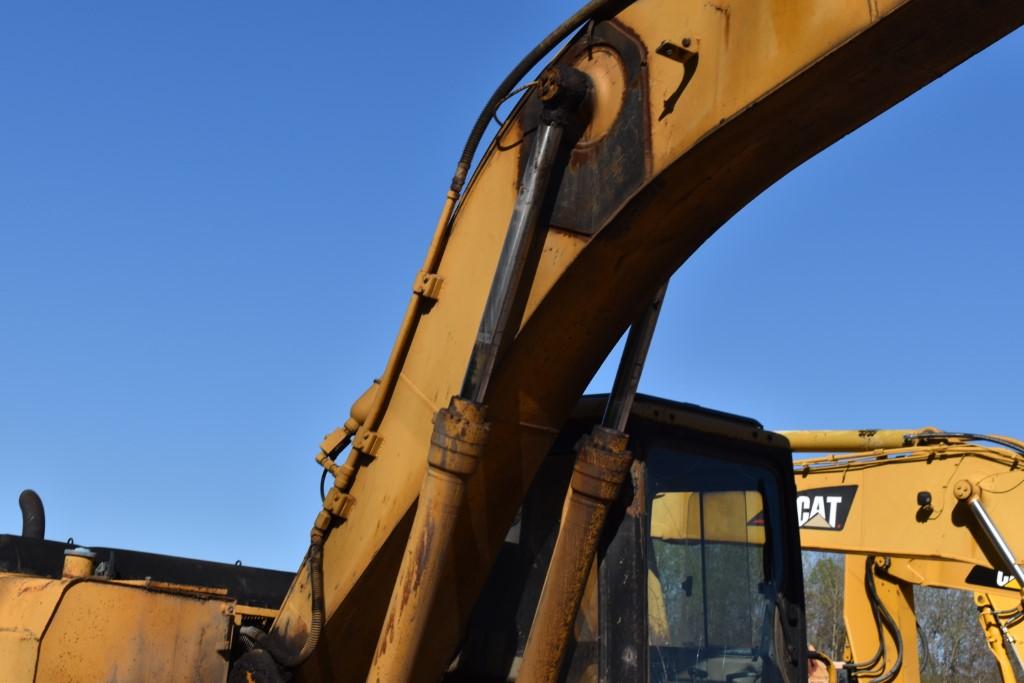 CAT 320 Excavator