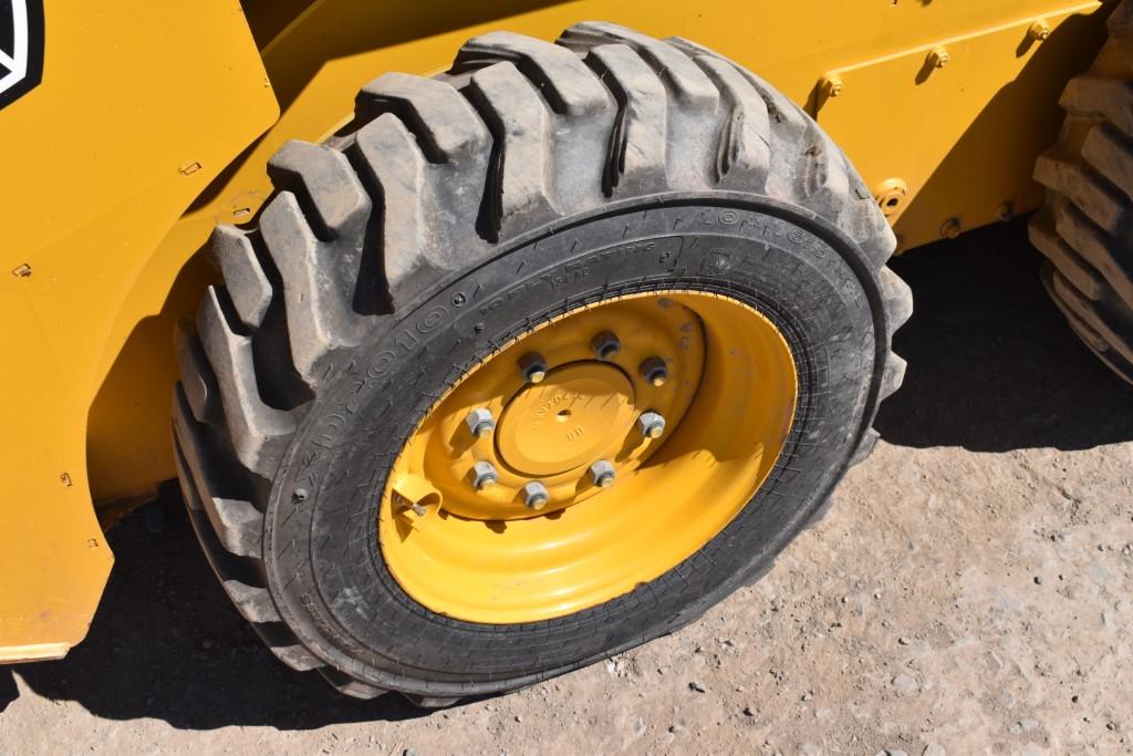 John Deere 318G Skid Steer