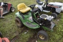 John Deere LT133 Lawn Tractor