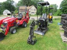 AGT INDUSTRIAL QS12R MINI EXCAVATOR WITH MANUAL