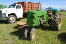 John Deere 'MT' tractor, narrow front, 540 pto, manufacturer's lift, 5.00-15SL fronts, 14.926 rears,