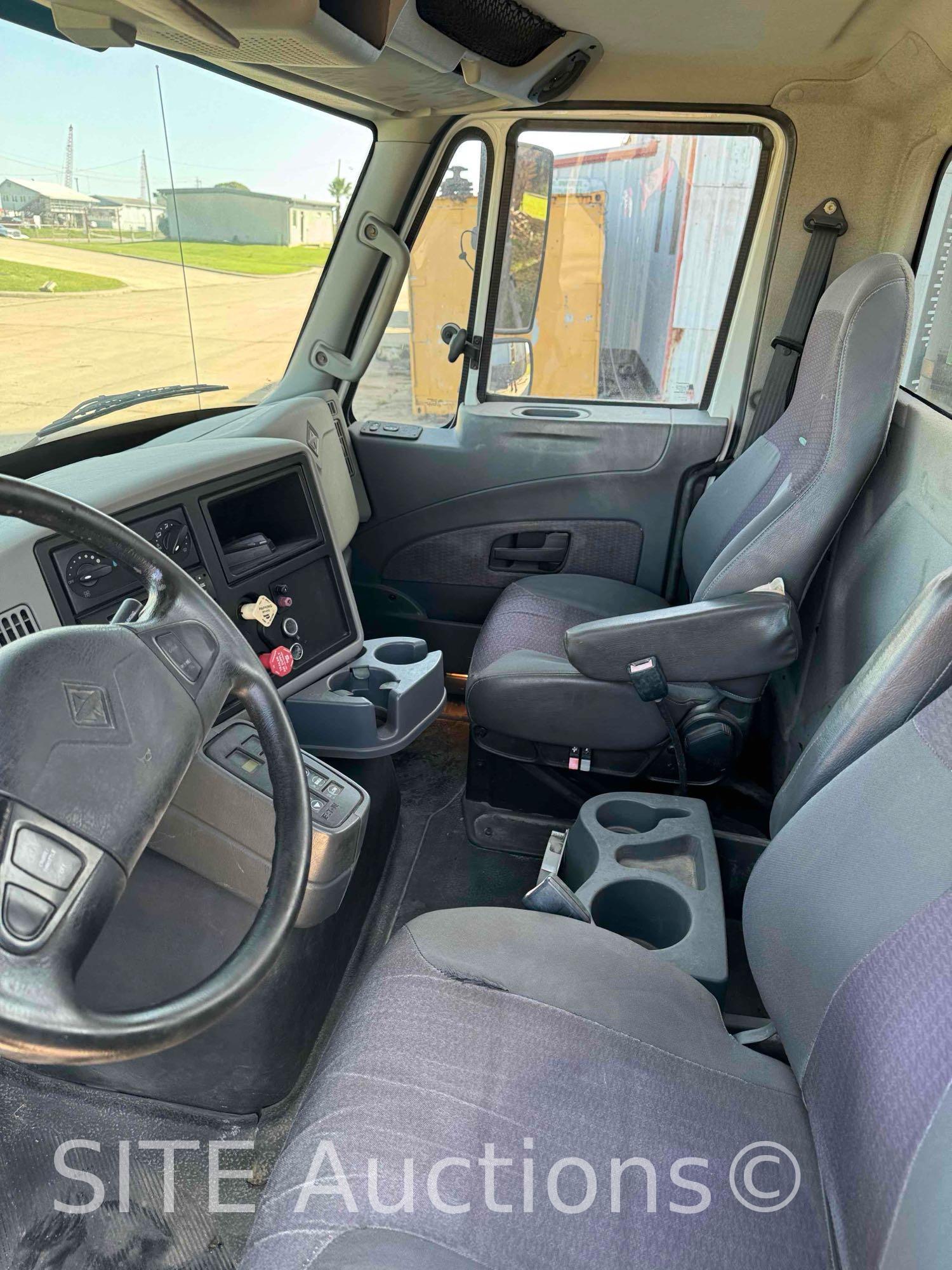2013 International 8600 S/A Daycab Truck Tractor
