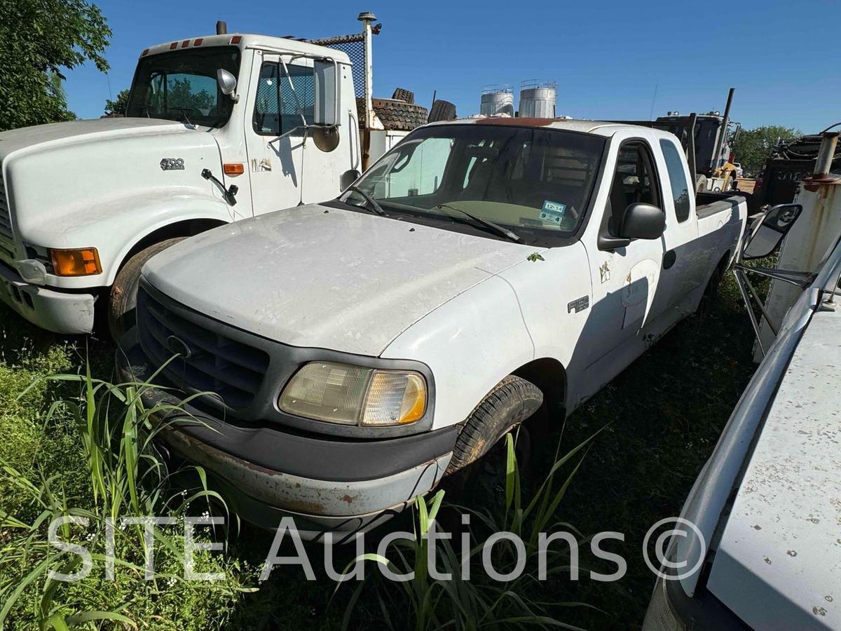 2001 Ford F150 XL Extended Cab Pickup Truck