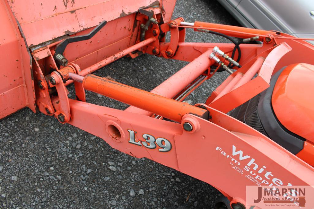 Kubota L39 tractor loader backhoe