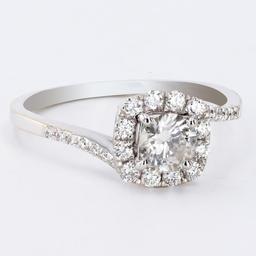 0.46 ctw CENTER Diamond 18K White Gold Ring (0.73 ctw Diamonds)