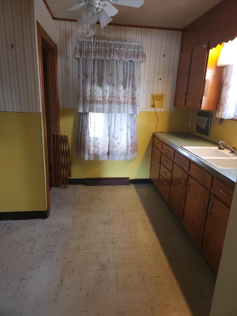 Quincy IL Real Estate Auction Located at 1619 Locust Quincy, IL 62301