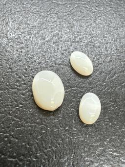 Beautiful White Opal?s Gemstone 1.35 ct