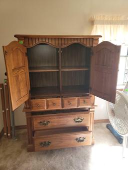 Broyhill Premier Collections Wooden Dresser