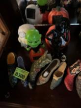 tiny little witch shoe fingerings Halloween things A plastic dancing flower