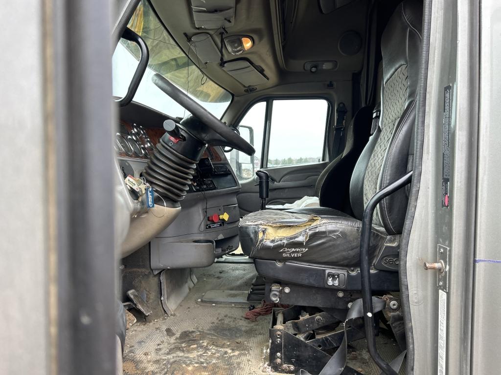 2003 Peterbilt 387 Sleeper Cab Truck Tractor