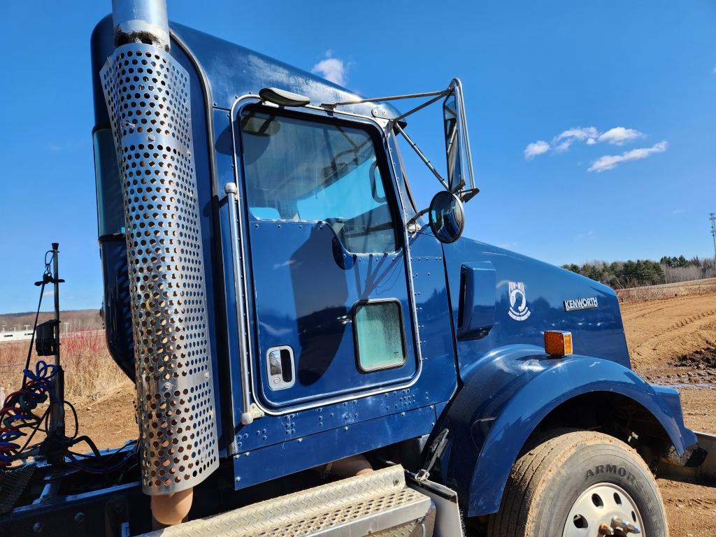 2008 Kenworth T800 Day Cab Tractor