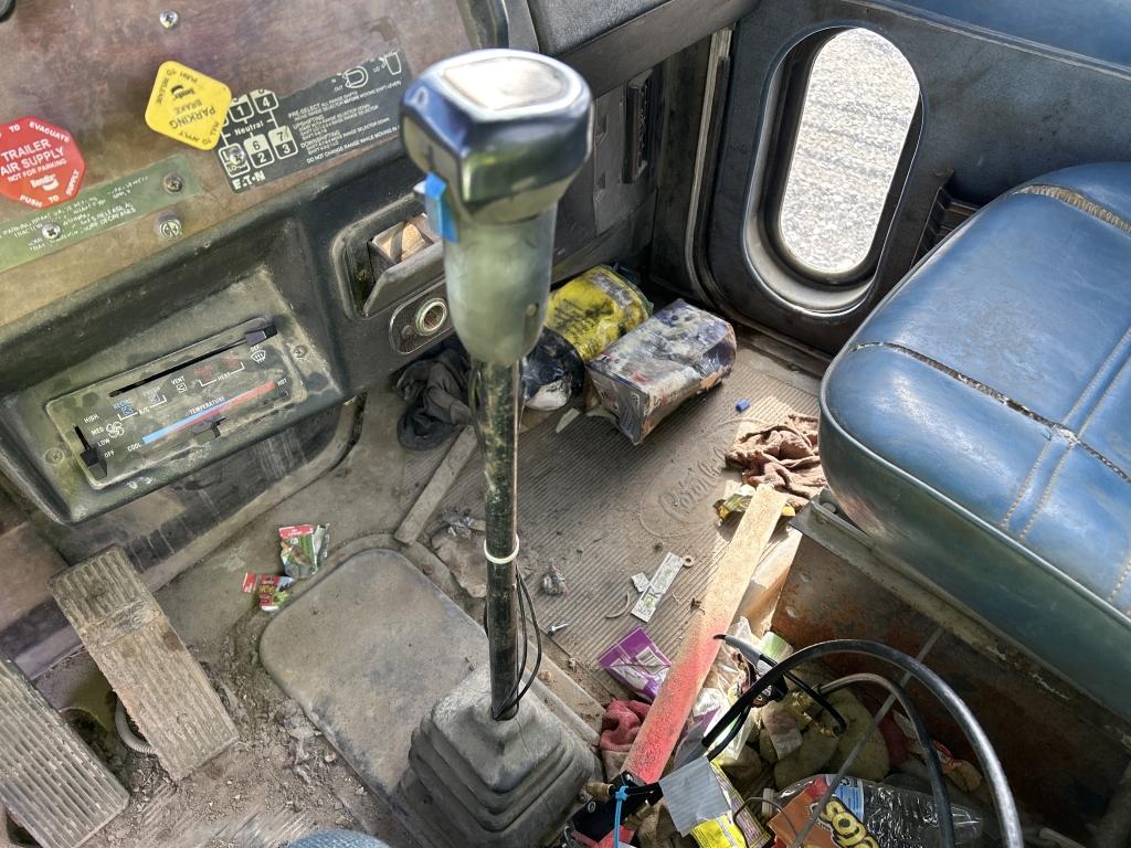 2000 Peterbilt Tri-axle Day Cab Semi
