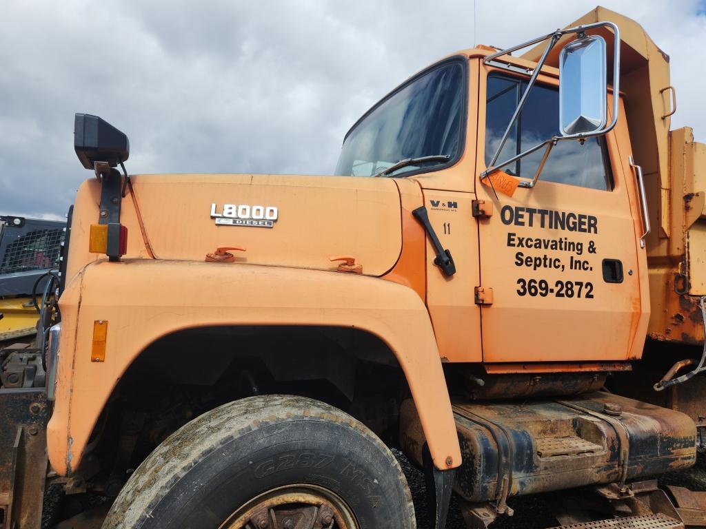 1994 Ford L8000 Patrol Truck