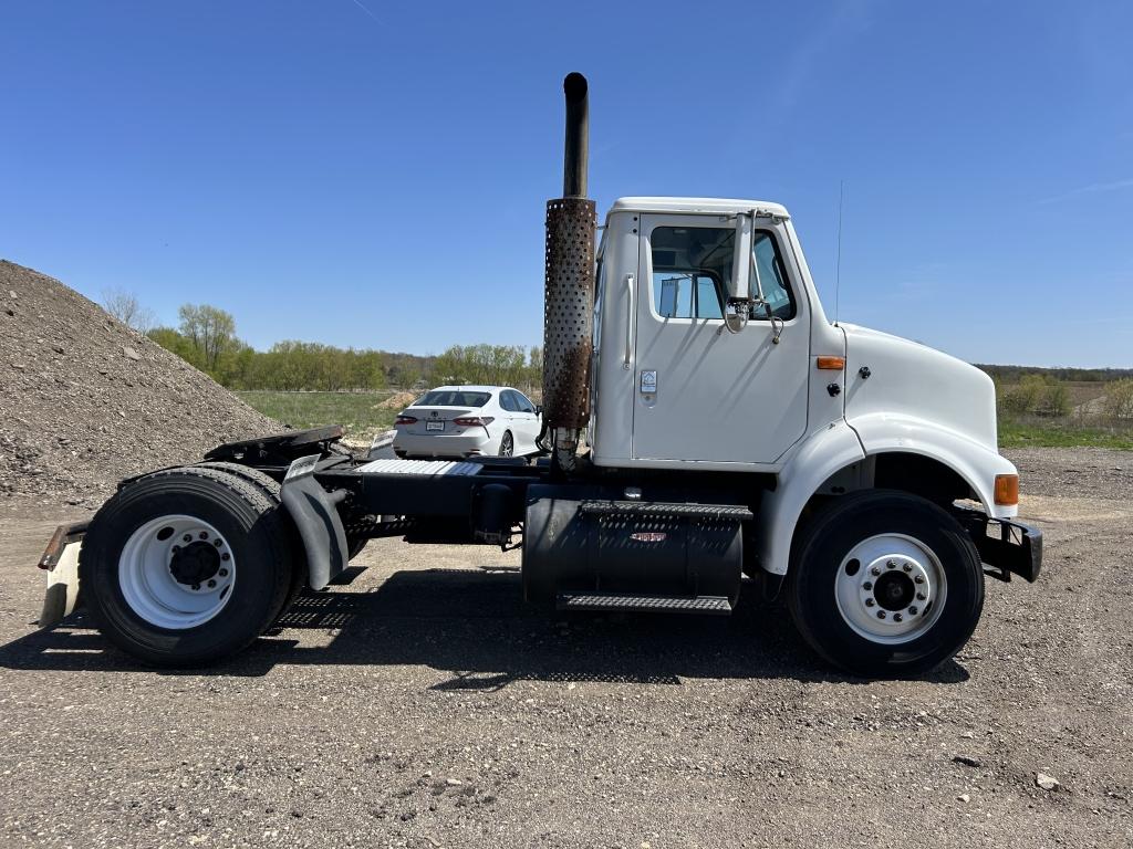 2001 International 8100 Day Cab Truck Tractor