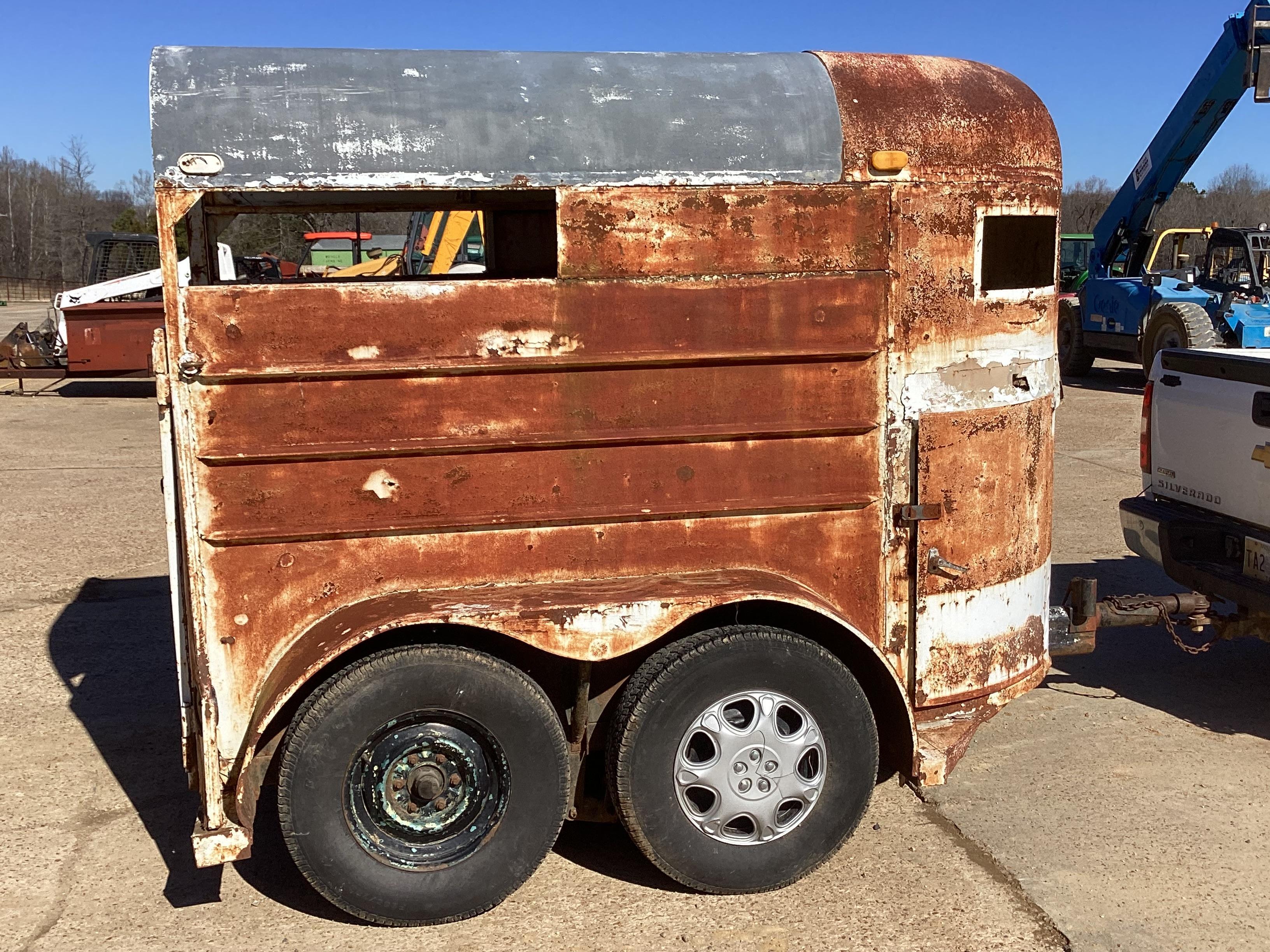 8 ft Tandem Axle Horse Trailer