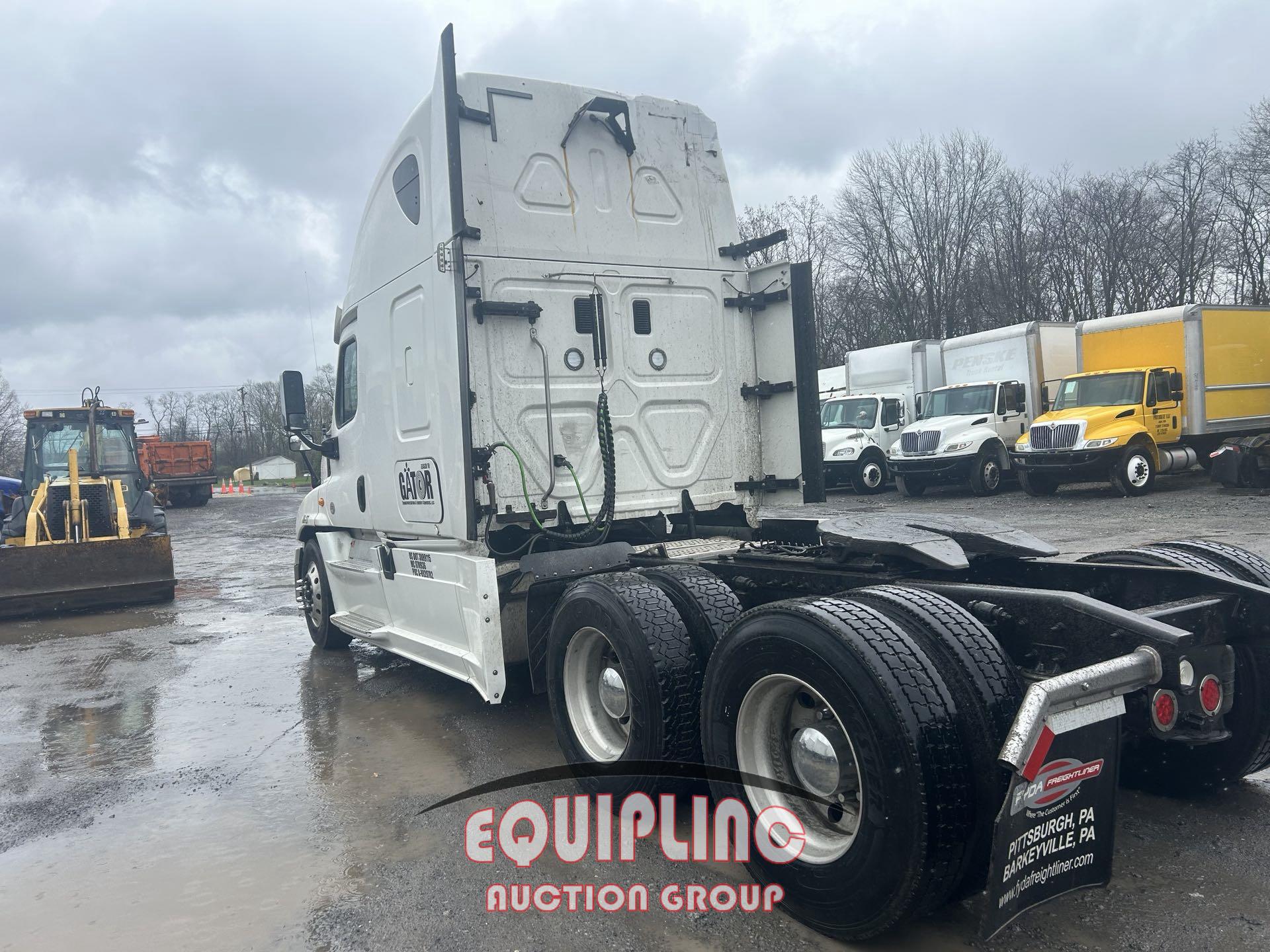 2016 FREIGHTLINER CASCADIA TANDEM AXLE SLEEPER