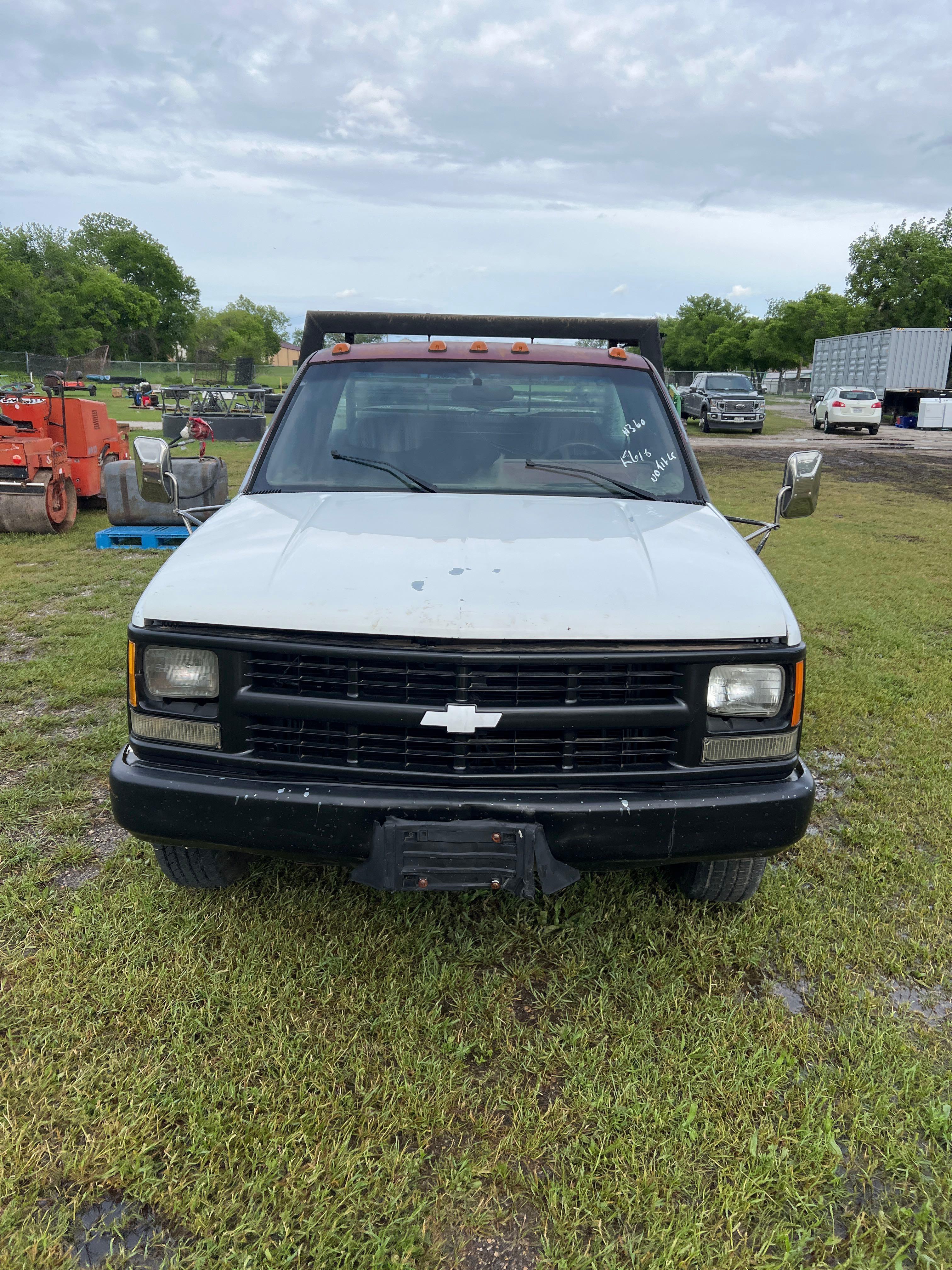 1994 Chevrolet 3500 Flatbed - Standard Transmission - 2 wd - 181,597 miles - Starts and Runs