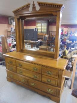 Beautiful 8 Drawer Oak Dresser w/ Mirror